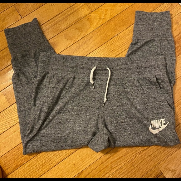 EUC NIKE cropped sweat jogger Medium - Picture 4 of 6